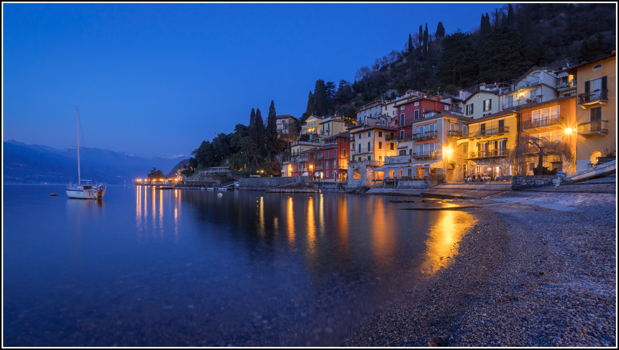 Sony a6500 + Sony E 10-18mm F4 OSS sample photo. Lago di como - varenna photography