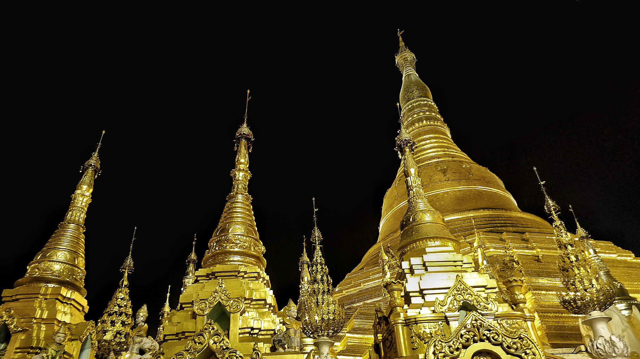 Sony Cyber-shot DSC-RX100 III + Sony 24-70mm F1.8-2.8 sample photo. Shwedagon pagoda photography