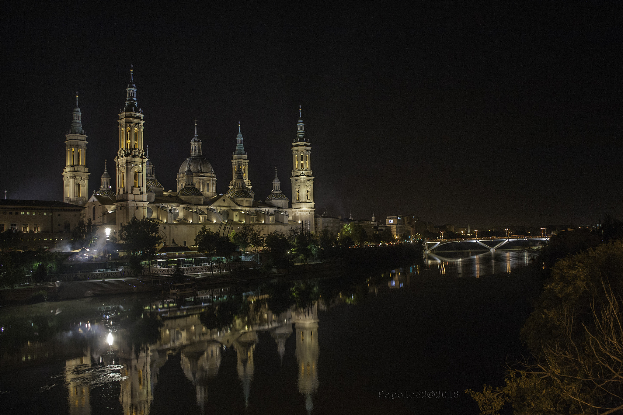 Canon EOS 5D + Canon EF 28-80mm f/3.5-5.6 USM IV sample photo. El pilar night photography