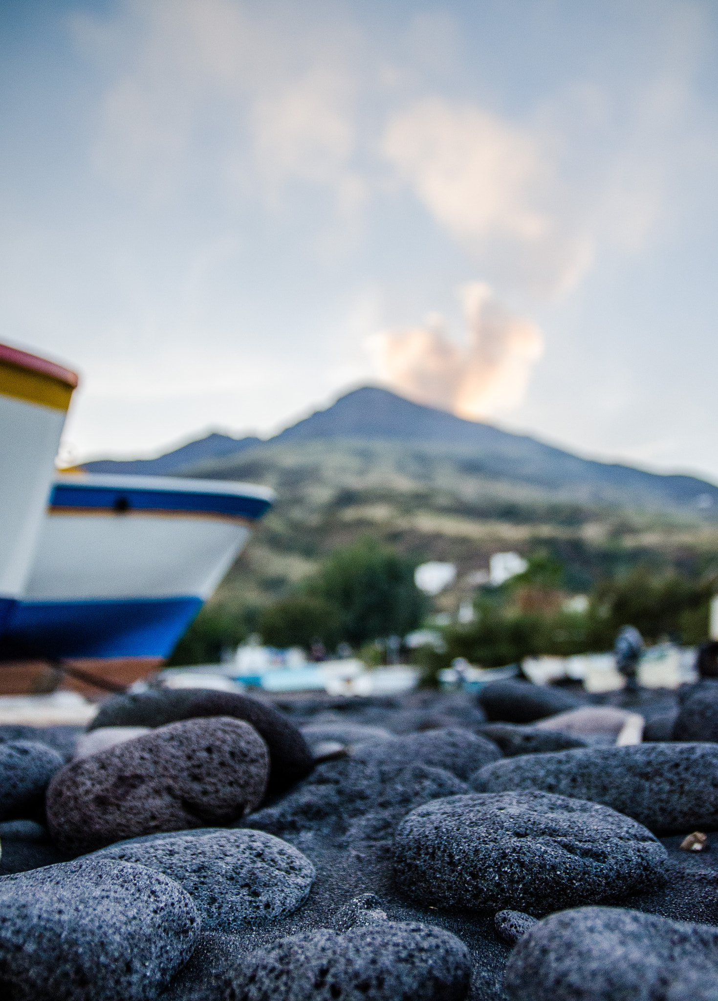 Nikon D5100 + Sigma 17-70mm F2.8-4 DC Macro OS HSM | C sample photo. Stromboli photography