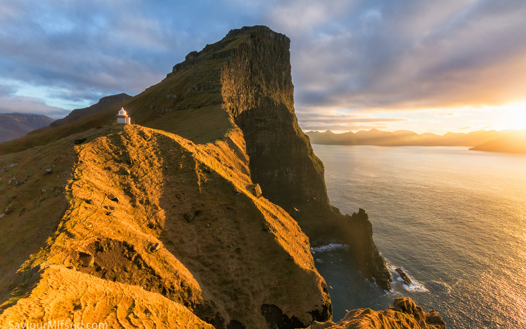 Canon EOS 750D (EOS Rebel T6i / EOS Kiss X8i) + Sigma 10-20mm F4-5.6 EX DC HSM sample photo. Kallur lighthouse at sunset photography