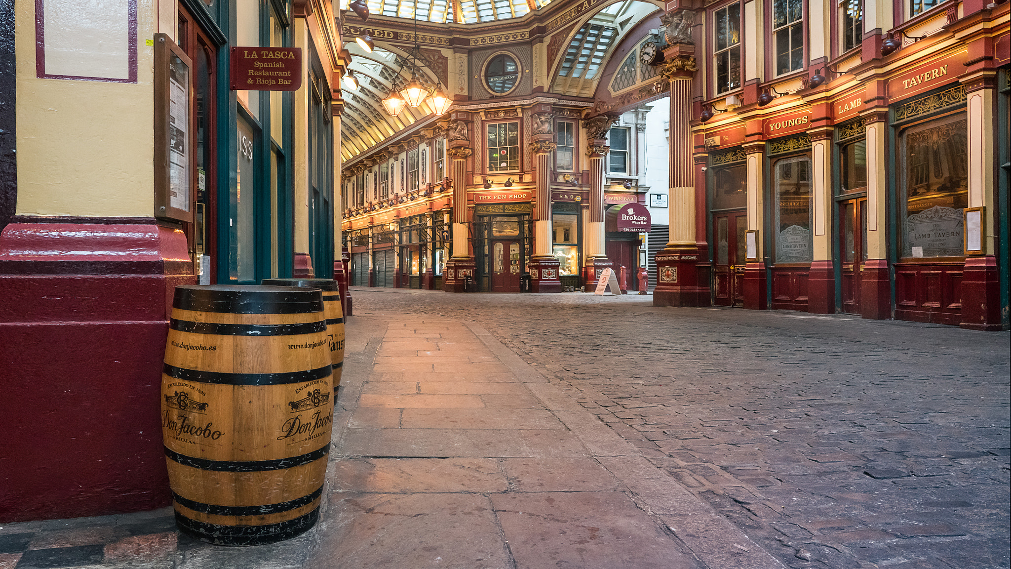 Sony a7R II + ZEISS Batis 25mm F2 sample photo. Leadenhall market photography