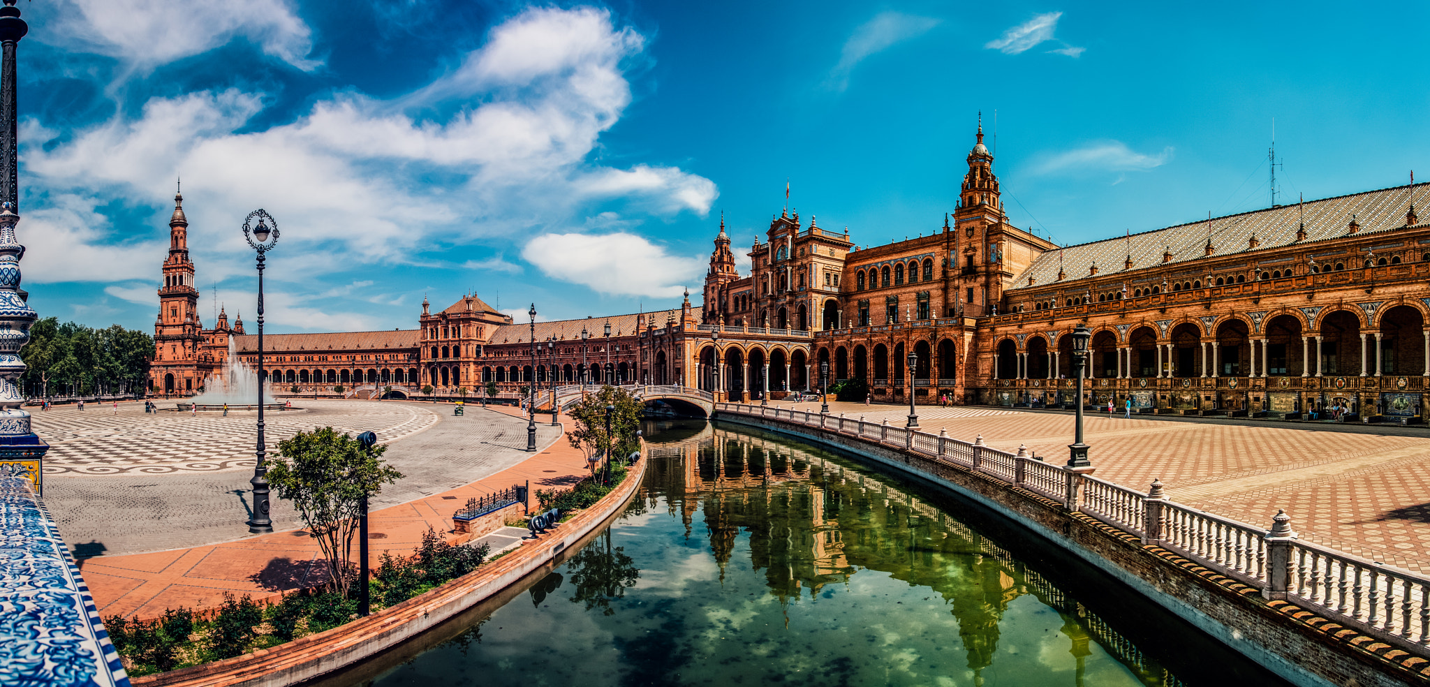 Tamron SP AF 17-50mm F2.8 XR Di II LD Aspherical (IF) sample photo. Plaza de españa ii photography