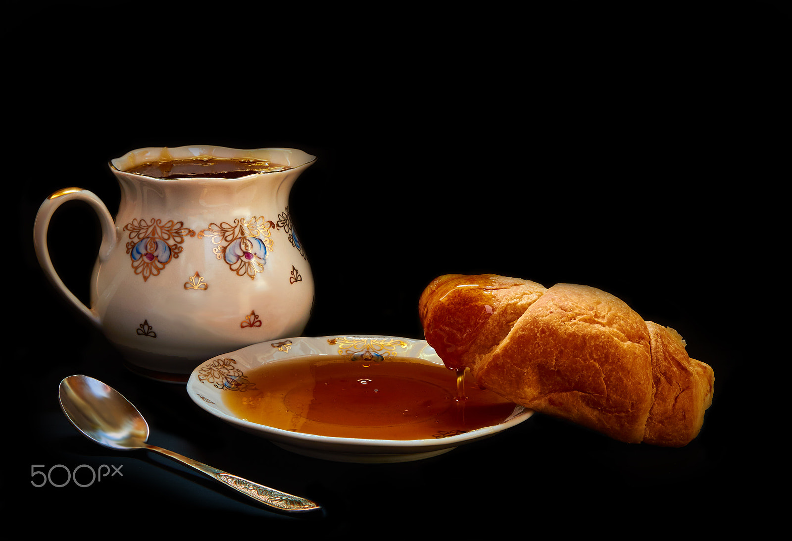 Canon EOS 550D (EOS Rebel T2i / EOS Kiss X4) sample photo. Croissant with honey!!! photography