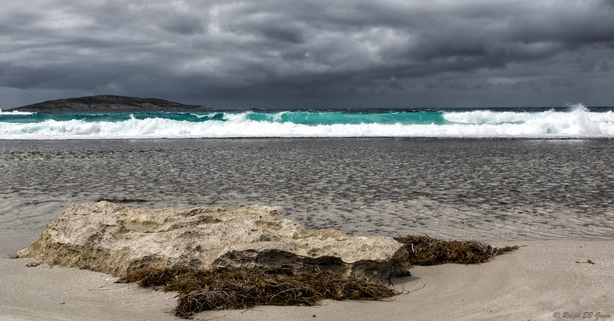 Pentax K-3 sample photo. Rock and seaweed photography