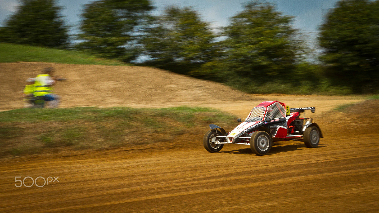 Canon EOS 7D + Canon EF 16-35mm F2.8L II USM sample photo. Off-road buggy racing car on track photography