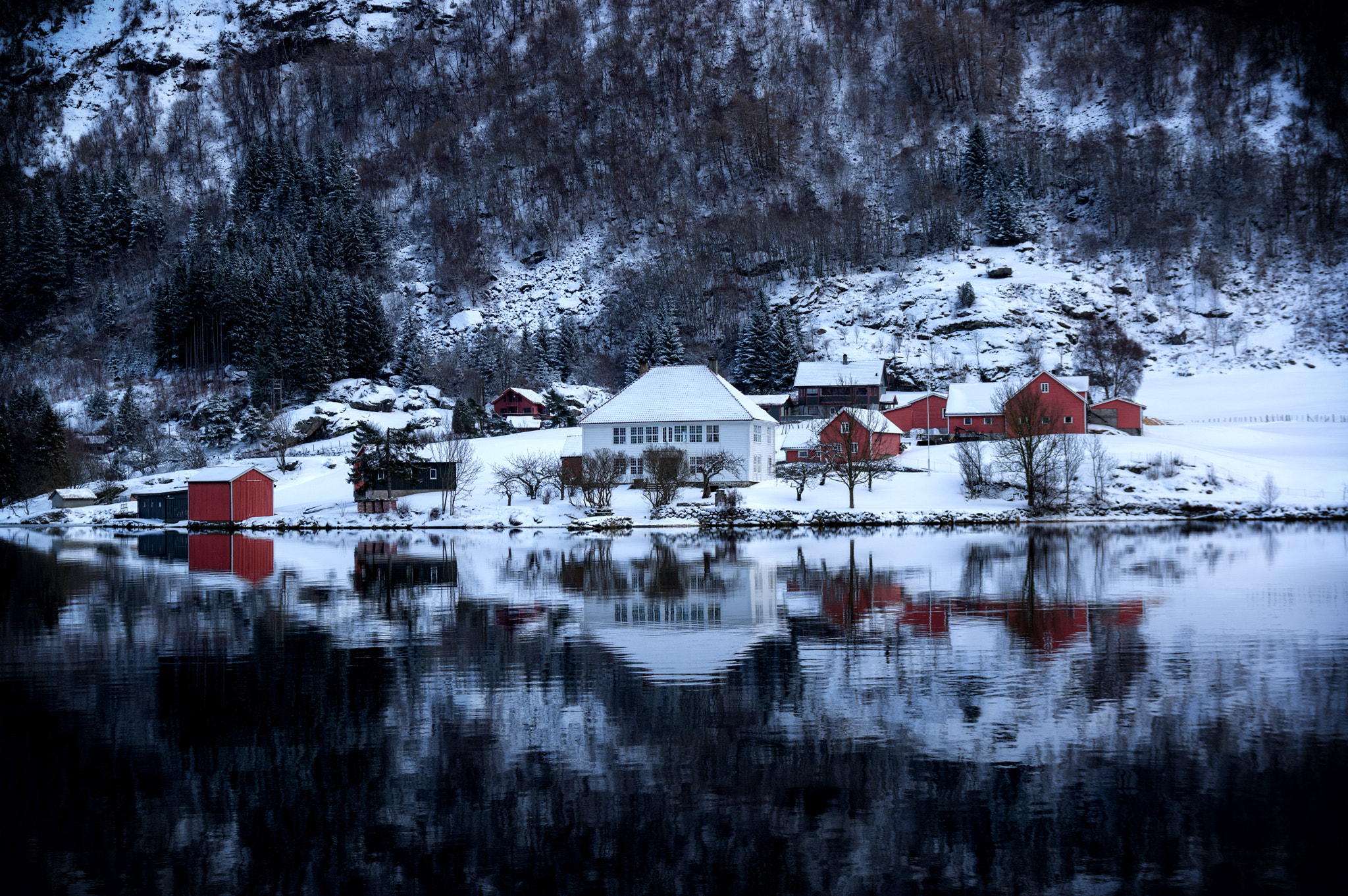 Pentax smc DA* 16-50mm F2.8 ED AL (IF) SDM sample photo. Loftesnes by the fjord photography
