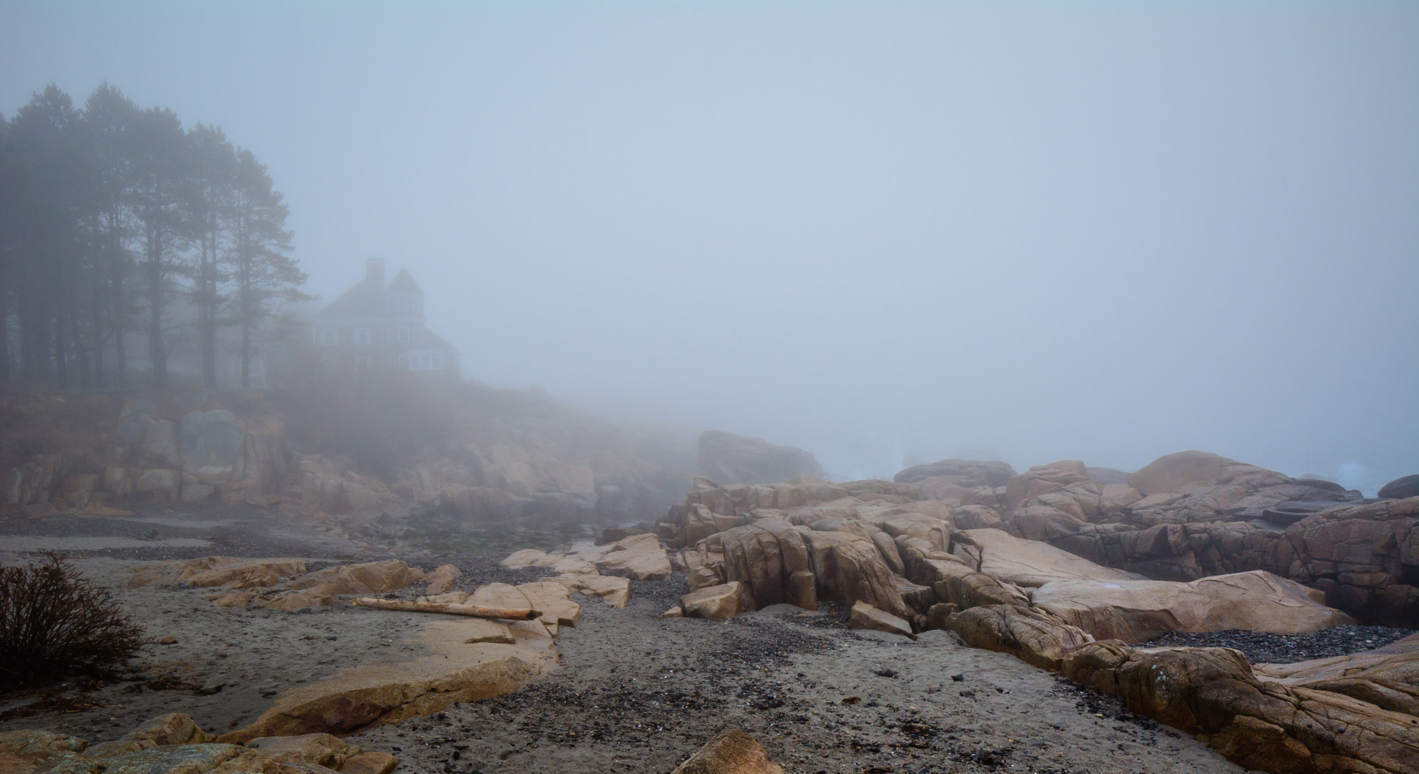 Samyang 14mm F2.8 ED AS IF UMC sample photo. Foggy coast photography