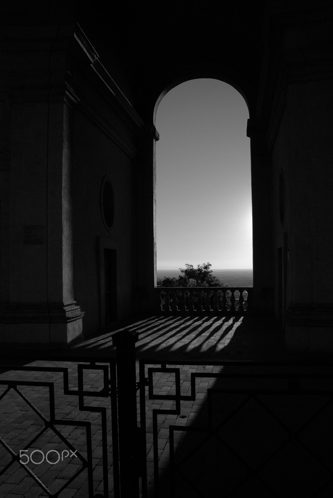 Nikon D80 sample photo. Keyhole window photography