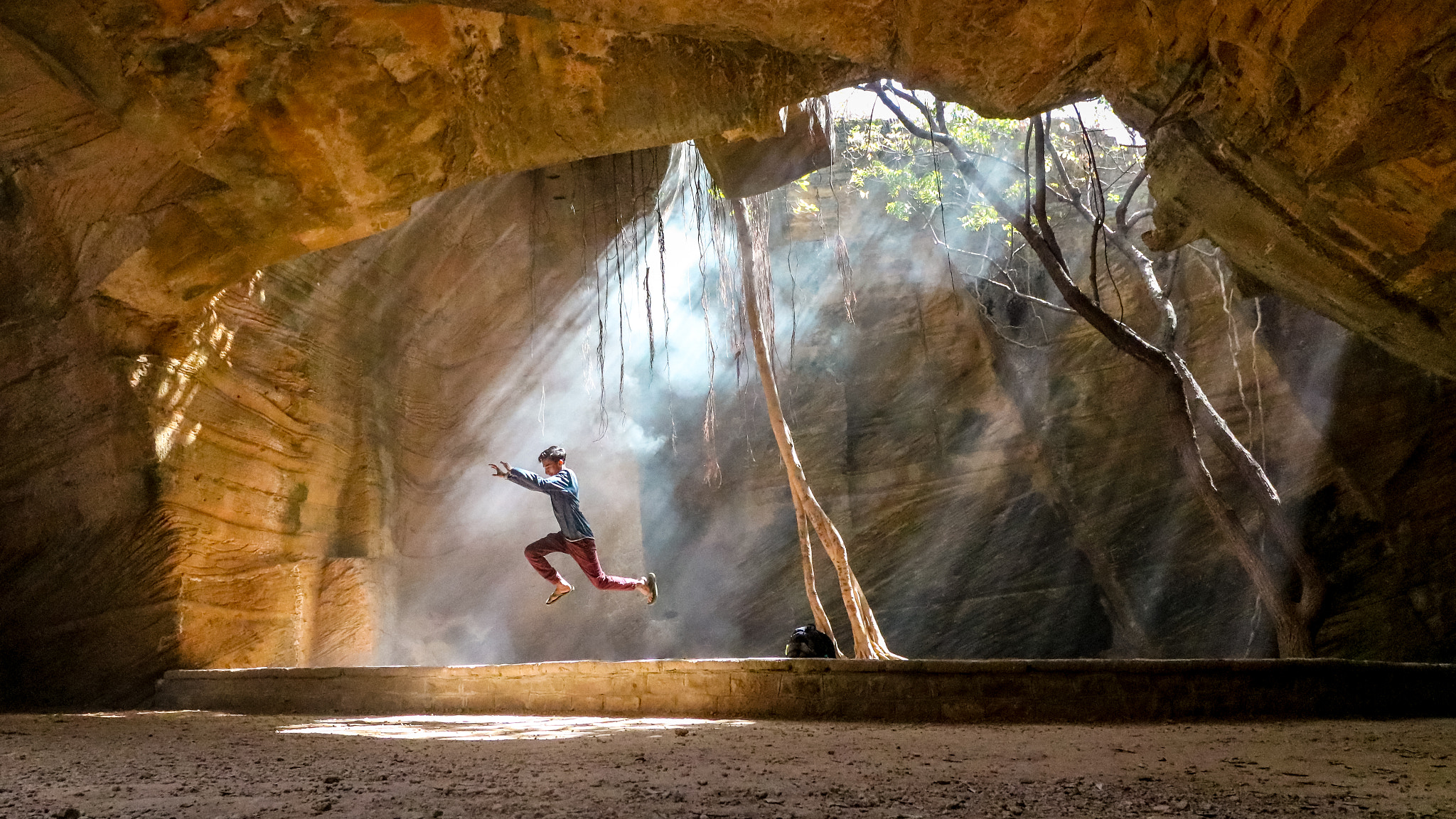 Canon EOS 750D (EOS Rebel T6i / EOS Kiss X8i) sample photo. Diu cave photography