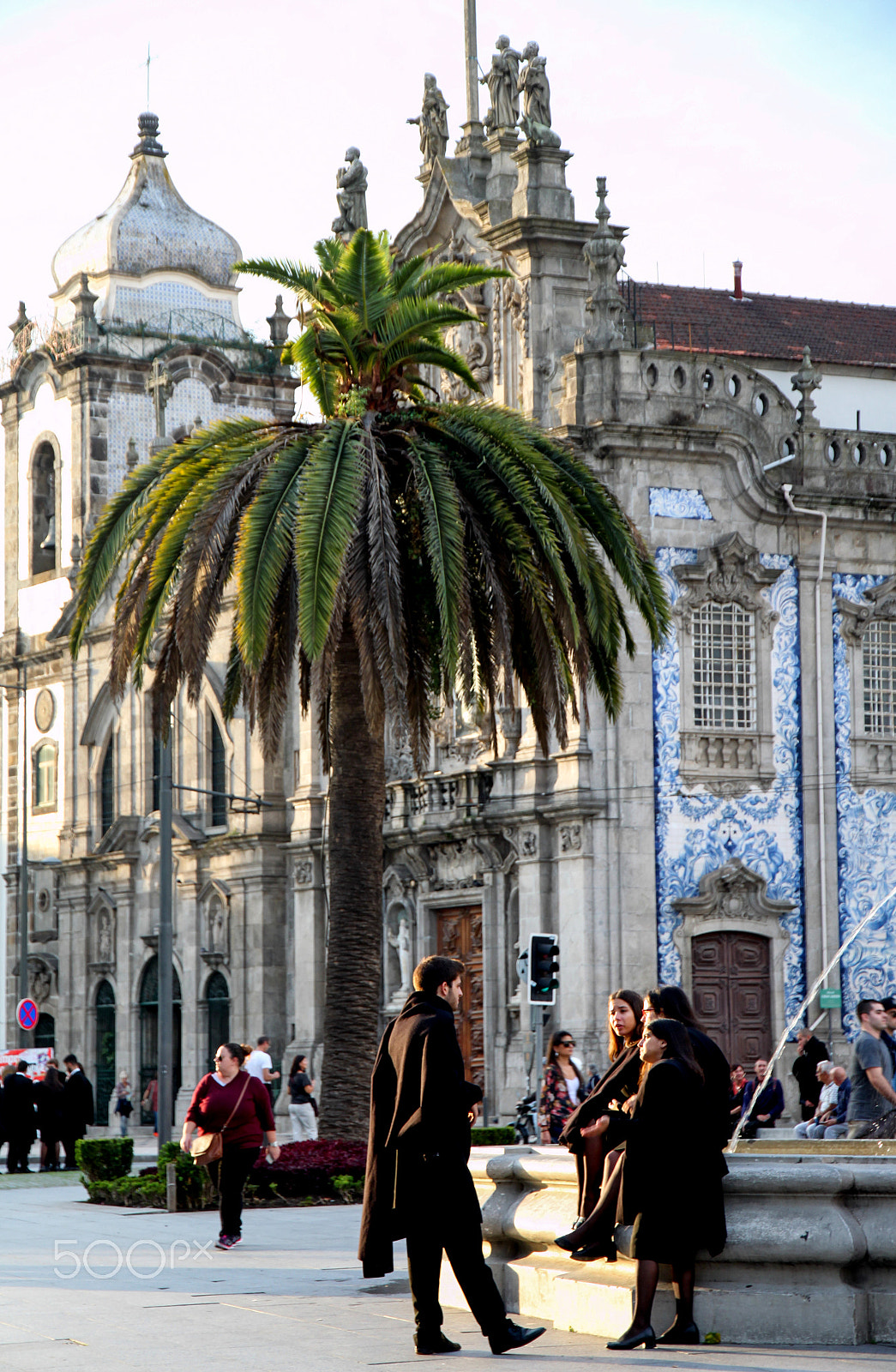 Canon EOS 500D (EOS Rebel T1i / EOS Kiss X3) sample photo. Students near church, porto photography