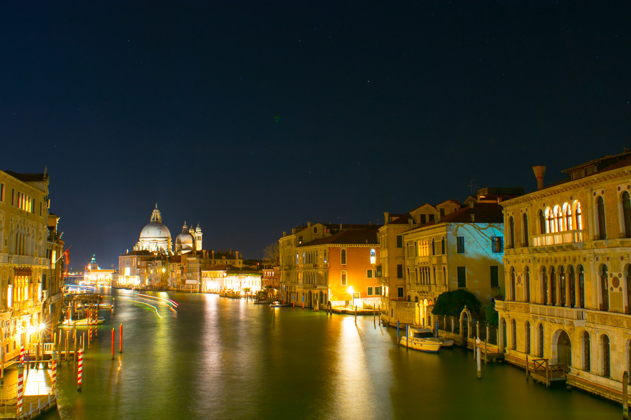 Nikon D3300 + Nikon AF Nikkor 20mm F2.8D sample photo. Rialto's bridge photography