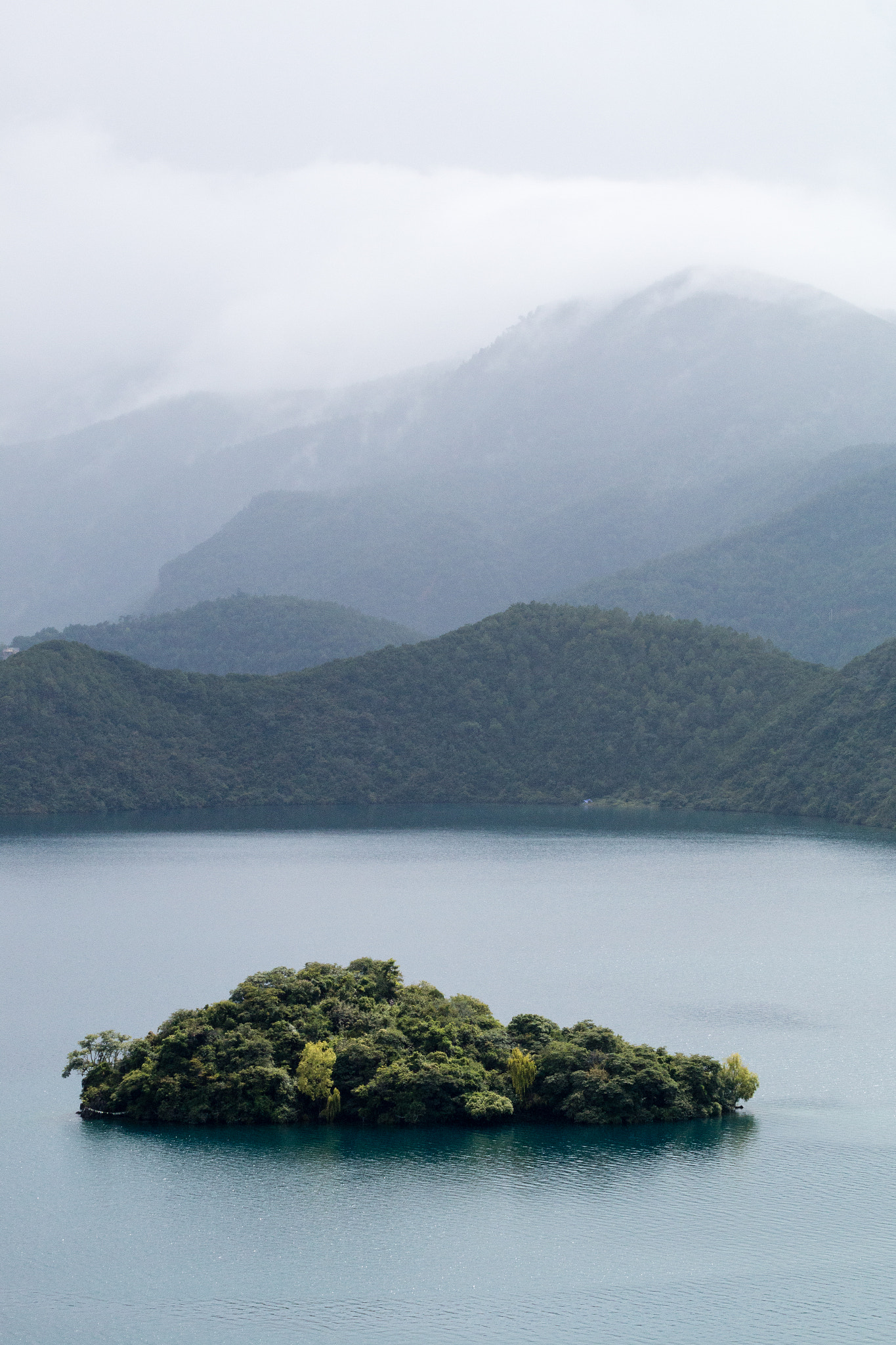 Canon EOS 70D + Canon EF 70-200mm F4L USM sample photo. Lonely island photography
