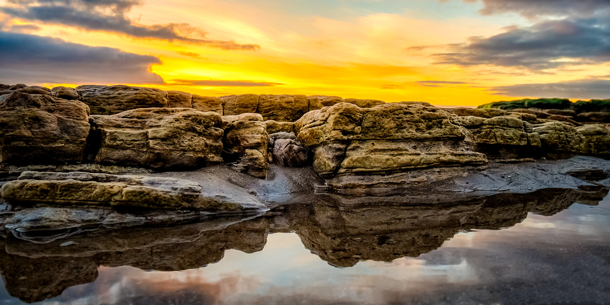Panasonic Lumix DMC-GX85 (Lumix DMC-GX80 / Lumix DMC-GX7 Mark II) sample photo. Rocks on the beach photography