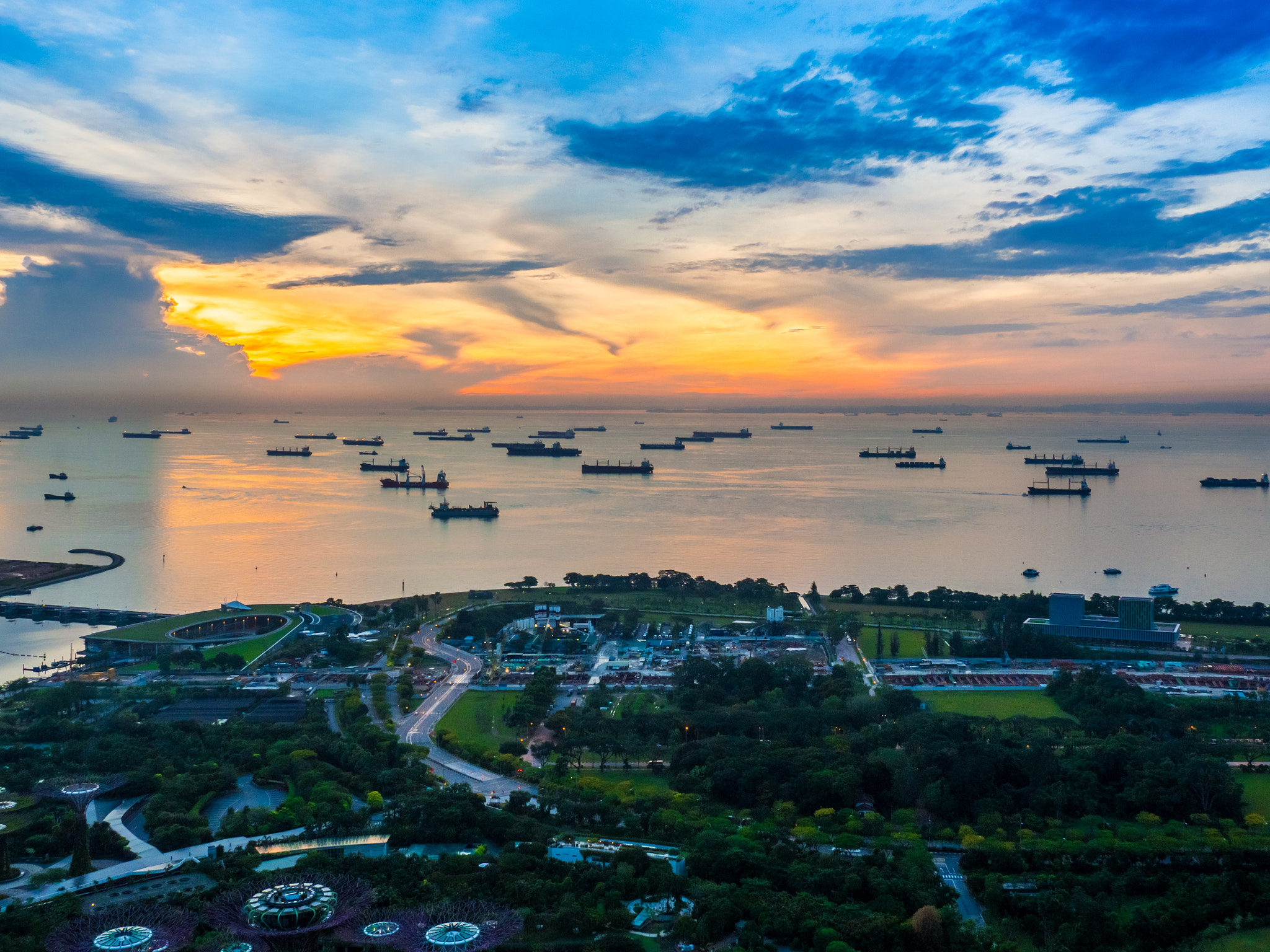 Olympus OM-D E-M1 Mark II + Panasonic Lumix G X Vario 12-35mm F2.8 ASPH Power OIS sample photo. Singaporean sunrise photography