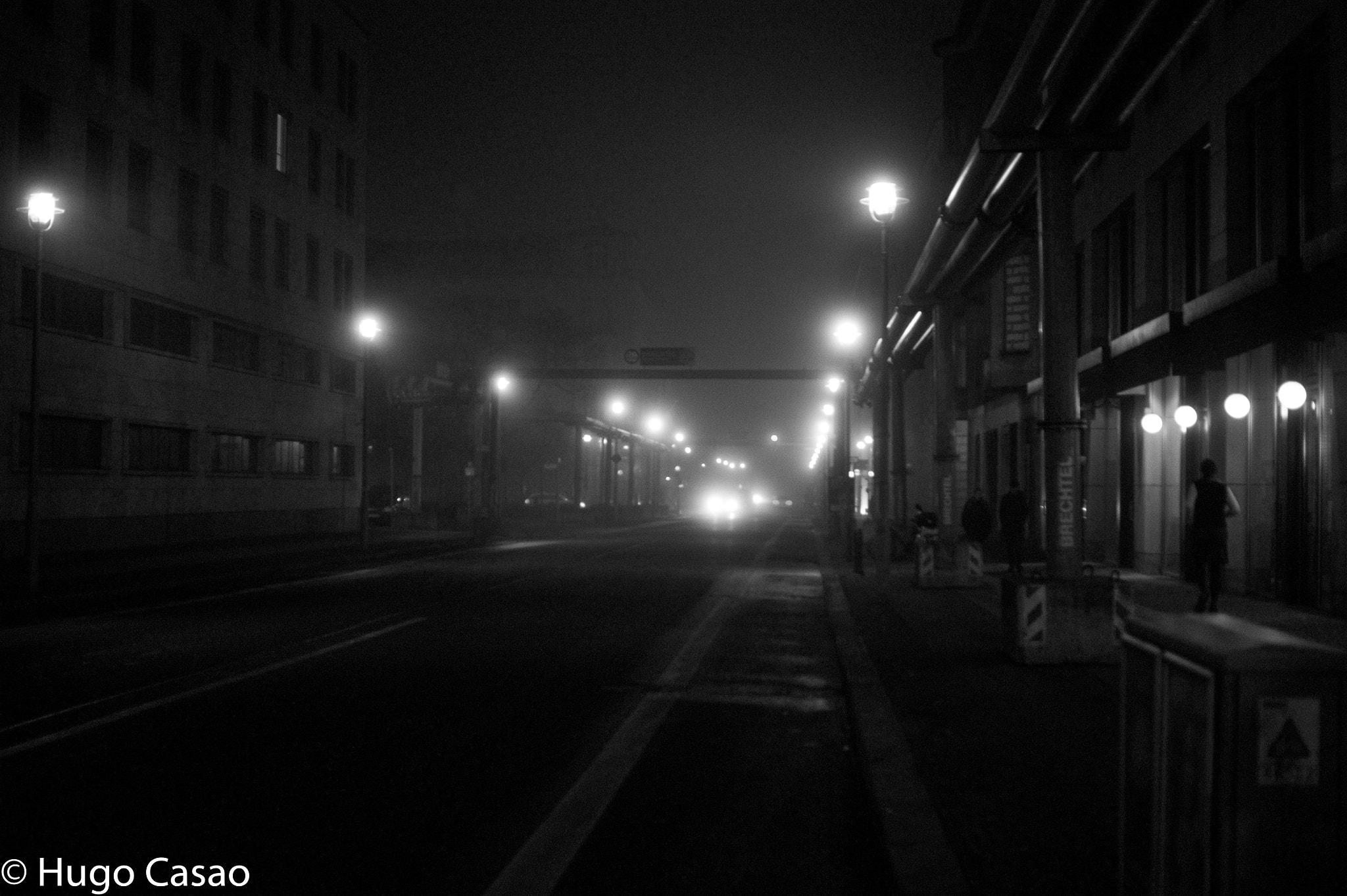 Sony Alpha DSLR-A380 + Sony DT 35mm F1.8 SAM sample photo. Foggy street photography