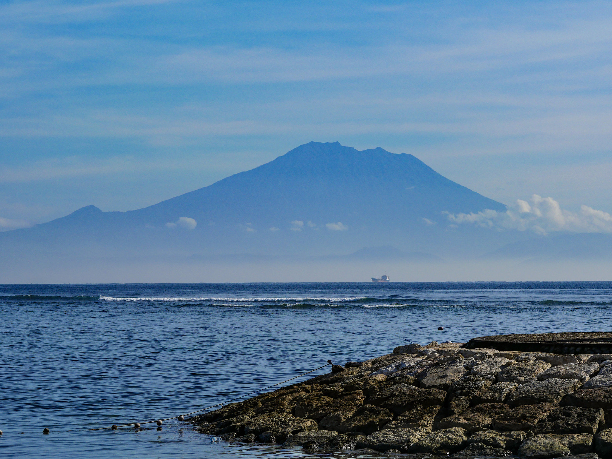 Panasonic Lumix DMC-GX85 (Lumix DMC-GX80 / Lumix DMC-GX7 Mark II) sample photo. Mount agung volcano, bali photography