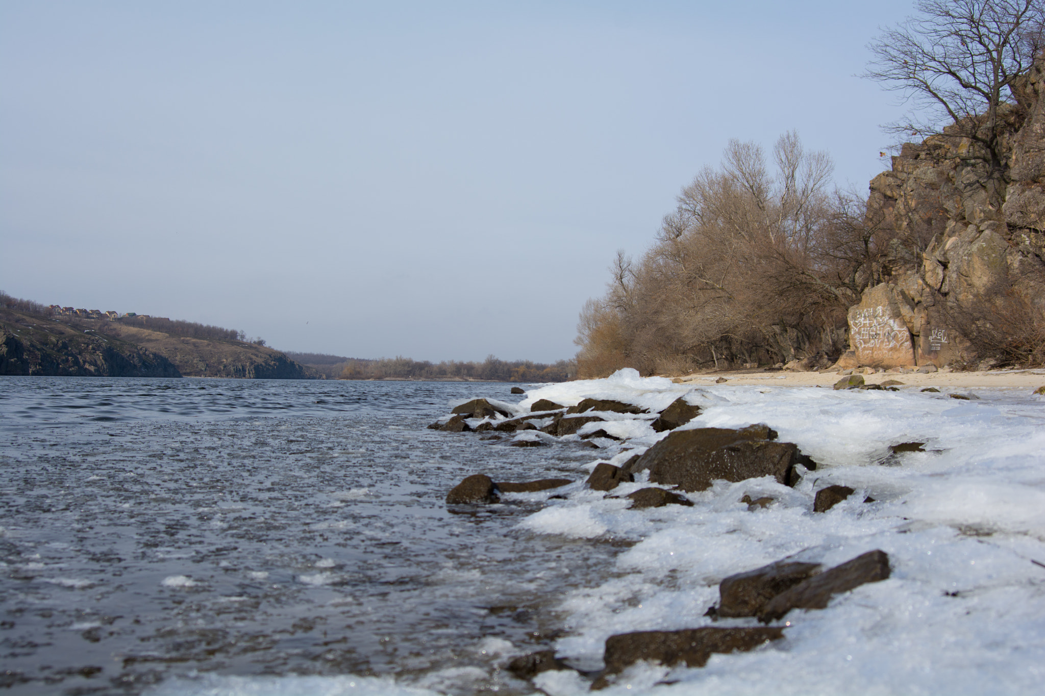 Nikon D7100 + AF Zoom-Nikkor 28-70mm f/3.5-4.5D sample photo. Winter walking: khortitsa island photography