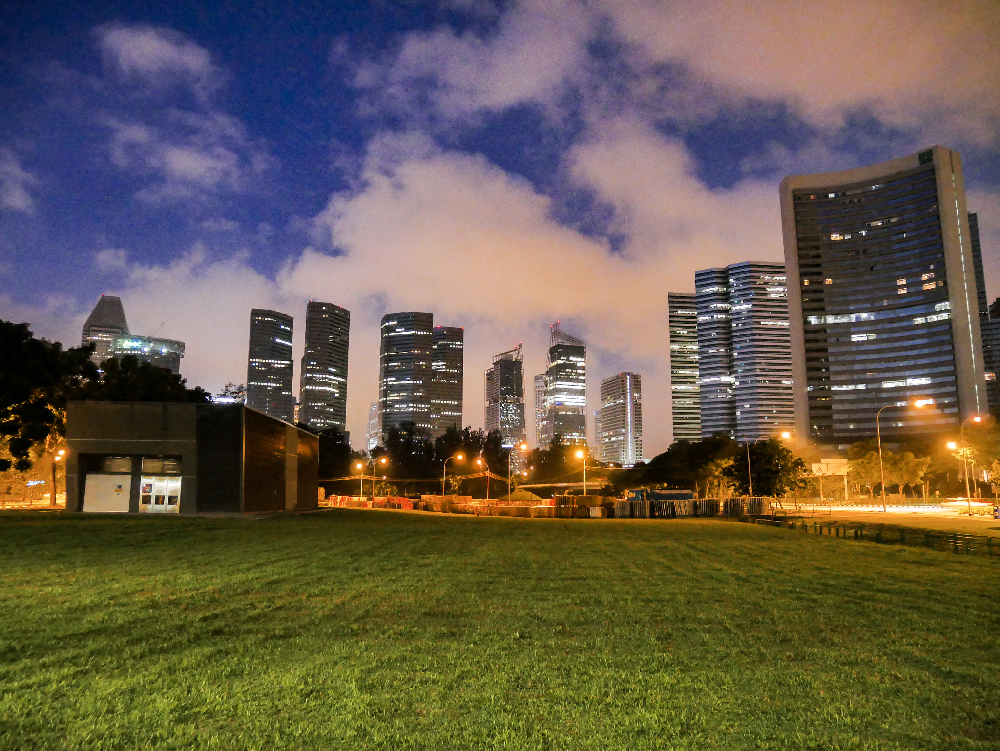 Panasonic Lumix DMC-GX85 (Lumix DMC-GX80 / Lumix DMC-GX7 Mark II) + Panasonic Lumix G Vario HD 12-32mm F3.5-5.6 Mega OIS sample photo. Singapore before sunrise photography