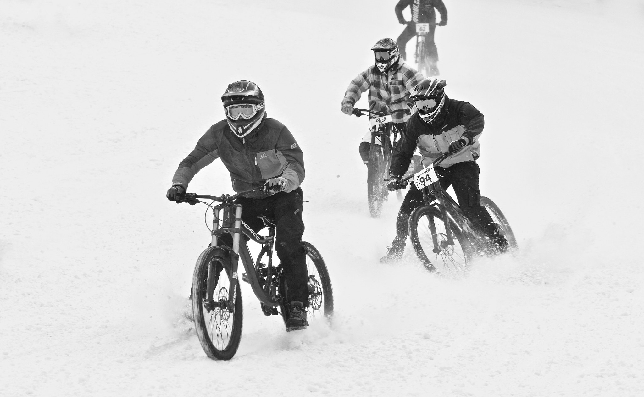 Tamron SP AF 70-200mm F2.8 Di LD (IF) MACRO sample photo. Redbull chinese downhill photography