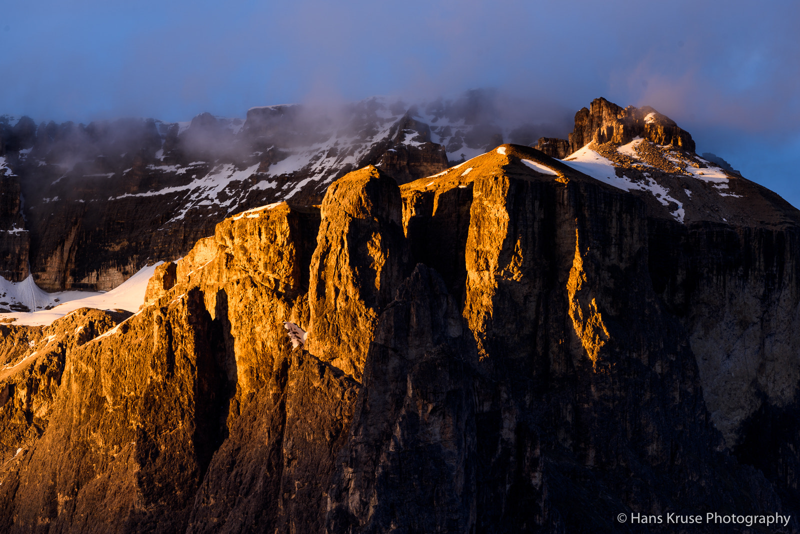 Nikon AF-S Nikkor 70-200mm F4G ED VR sample photo. Last light on the mountain photography