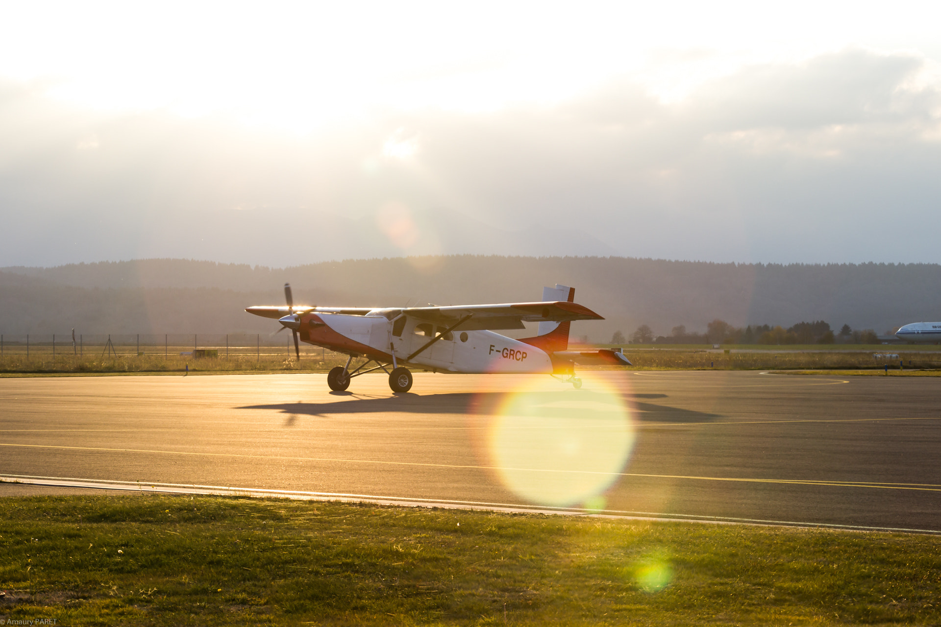 Canon EOS 600D (Rebel EOS T3i / EOS Kiss X5) + Canon EF 70-200mm F4L USM sample photo. Pilatus flare photography