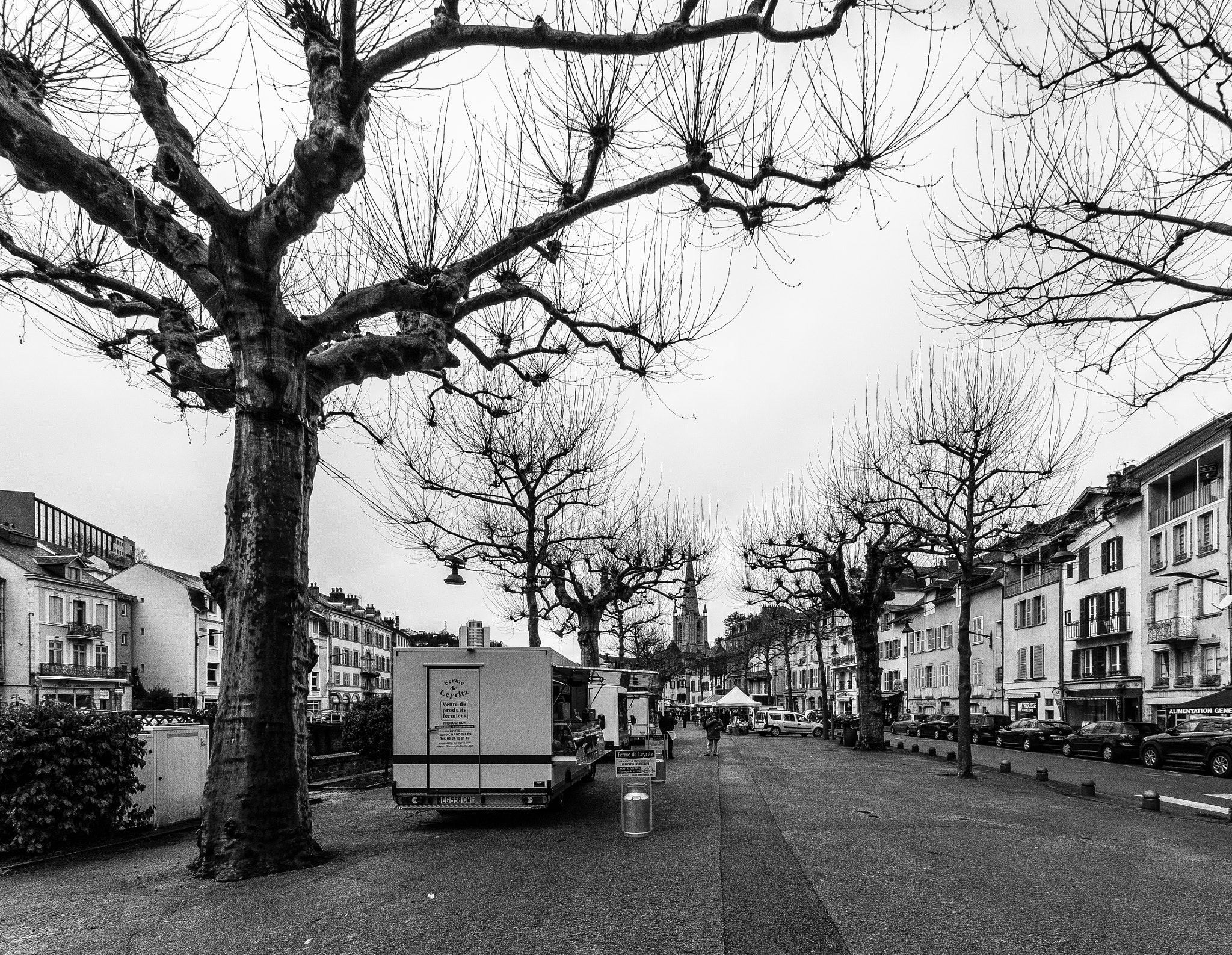 Sigma 10-20mm F3.5 EX DC HSM sample photo. Le marché de tulle photography