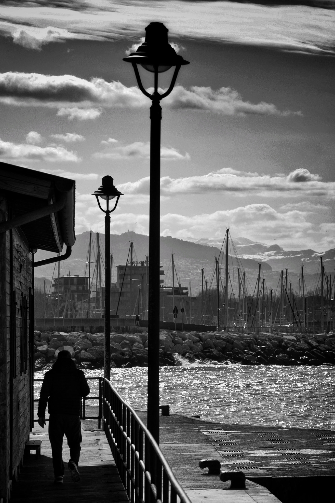 Canon EOS 400D (EOS Digital Rebel XTi / EOS Kiss Digital X) sample photo. Rimini's dock photography