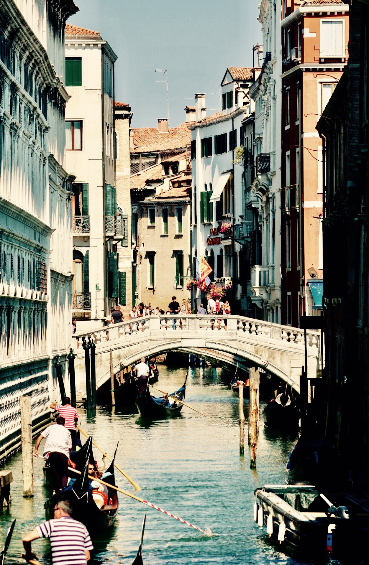 Canon EOS 750D (EOS Rebel T6i / EOS Kiss X8i) sample photo. Venice water ways. photography
