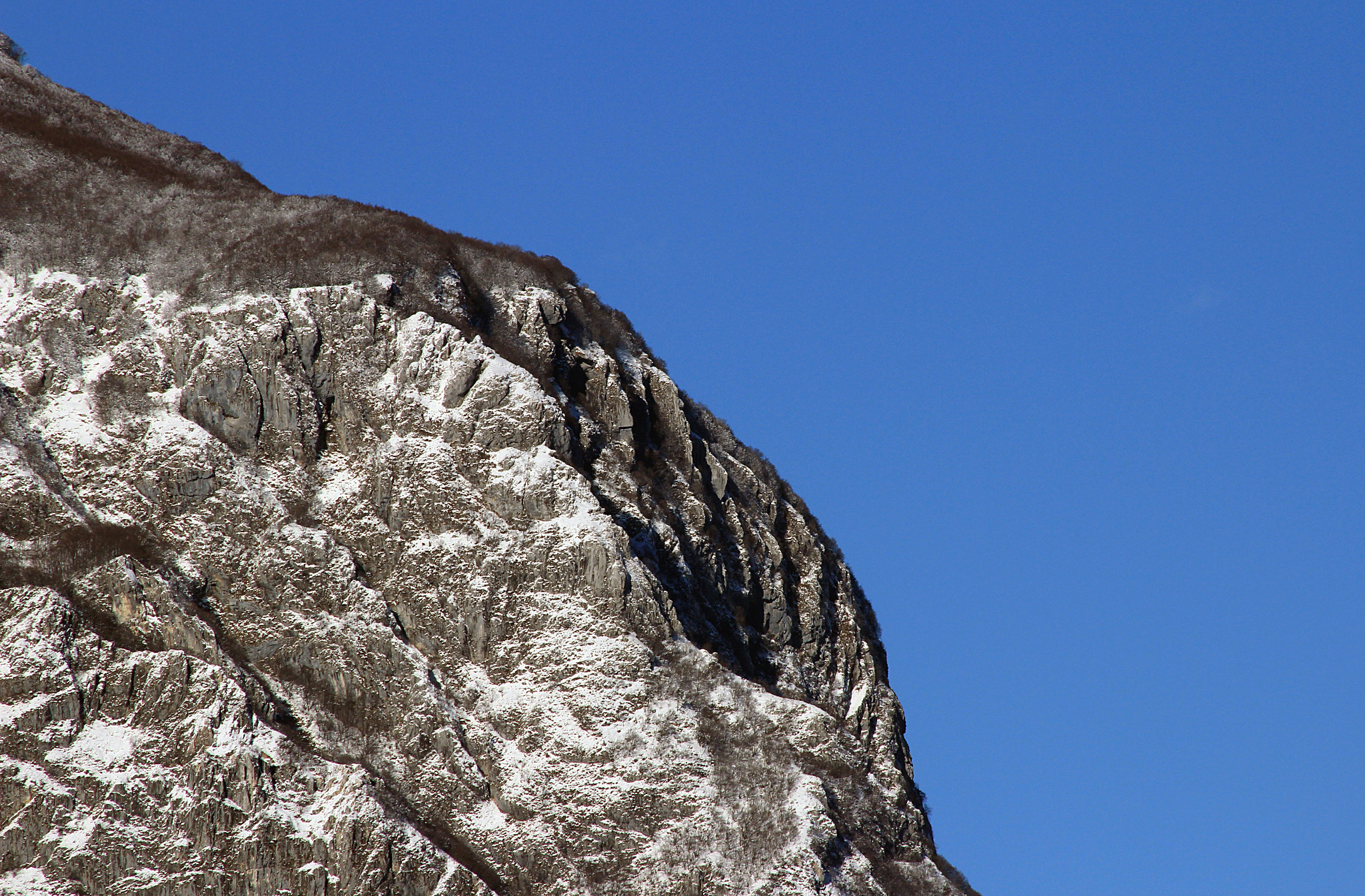 Canon EOS 1200D (EOS Rebel T5 / EOS Kiss X70 / EOS Hi) sample photo. Frozen rocks photography