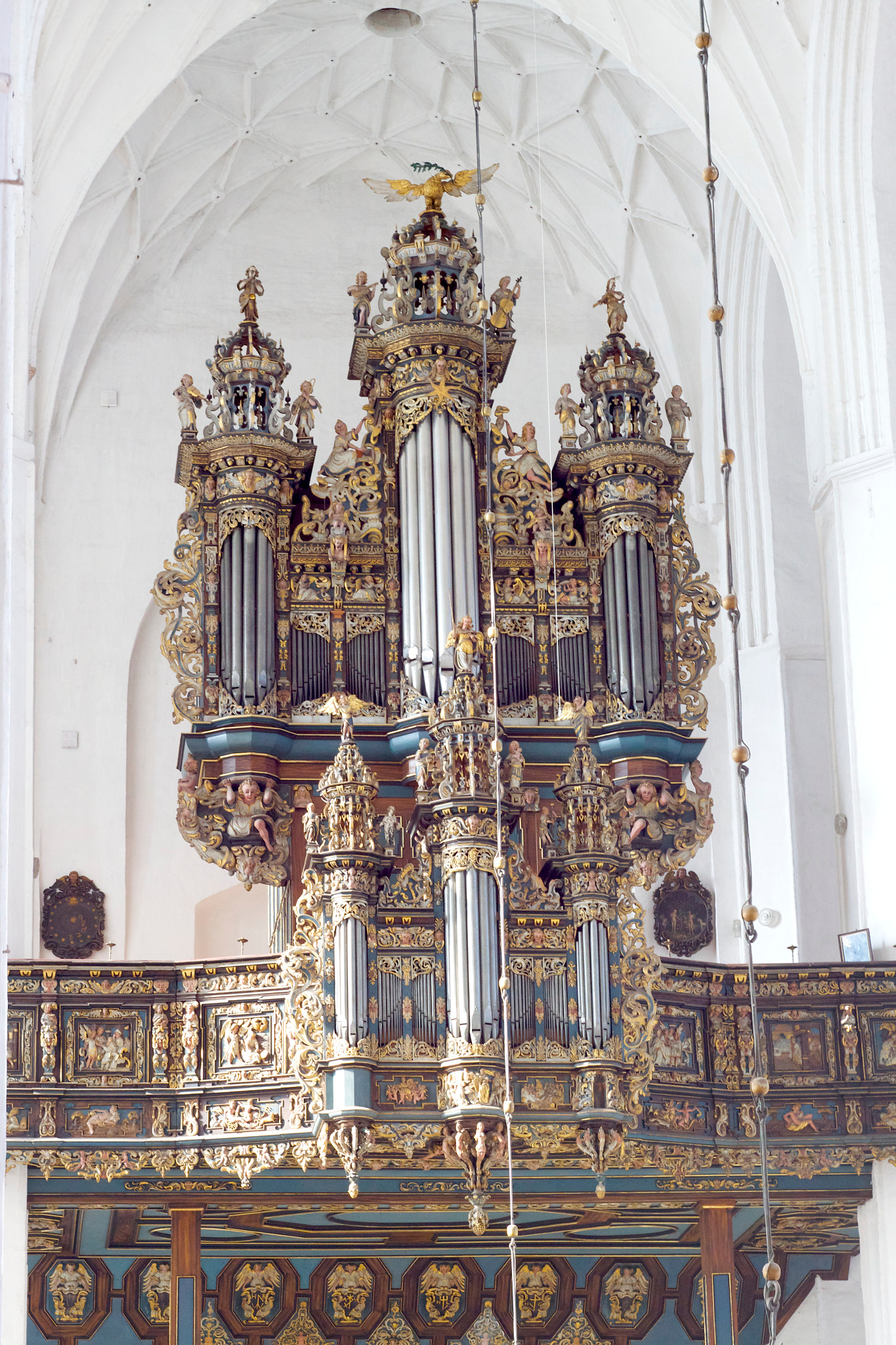 Canon EF 35-80mm f/4-5.6 sample photo. An organ photography