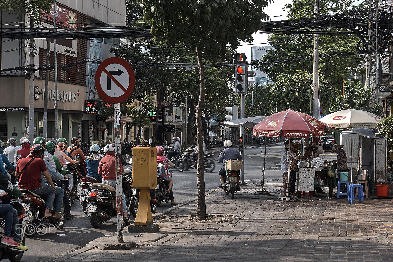 Sony a7 sample photo. Trafico en ho chi minh photography