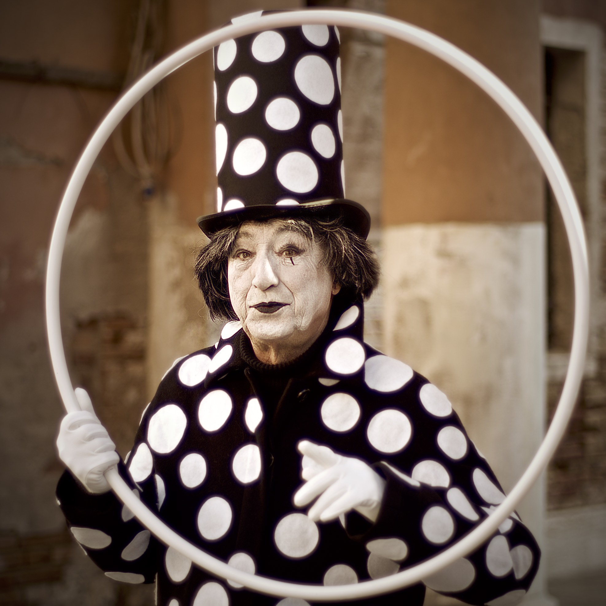 Pentax K-3 II + Pentax smc FA 50mm F1.4 sample photo. Circle in the square (venice carnival) photography