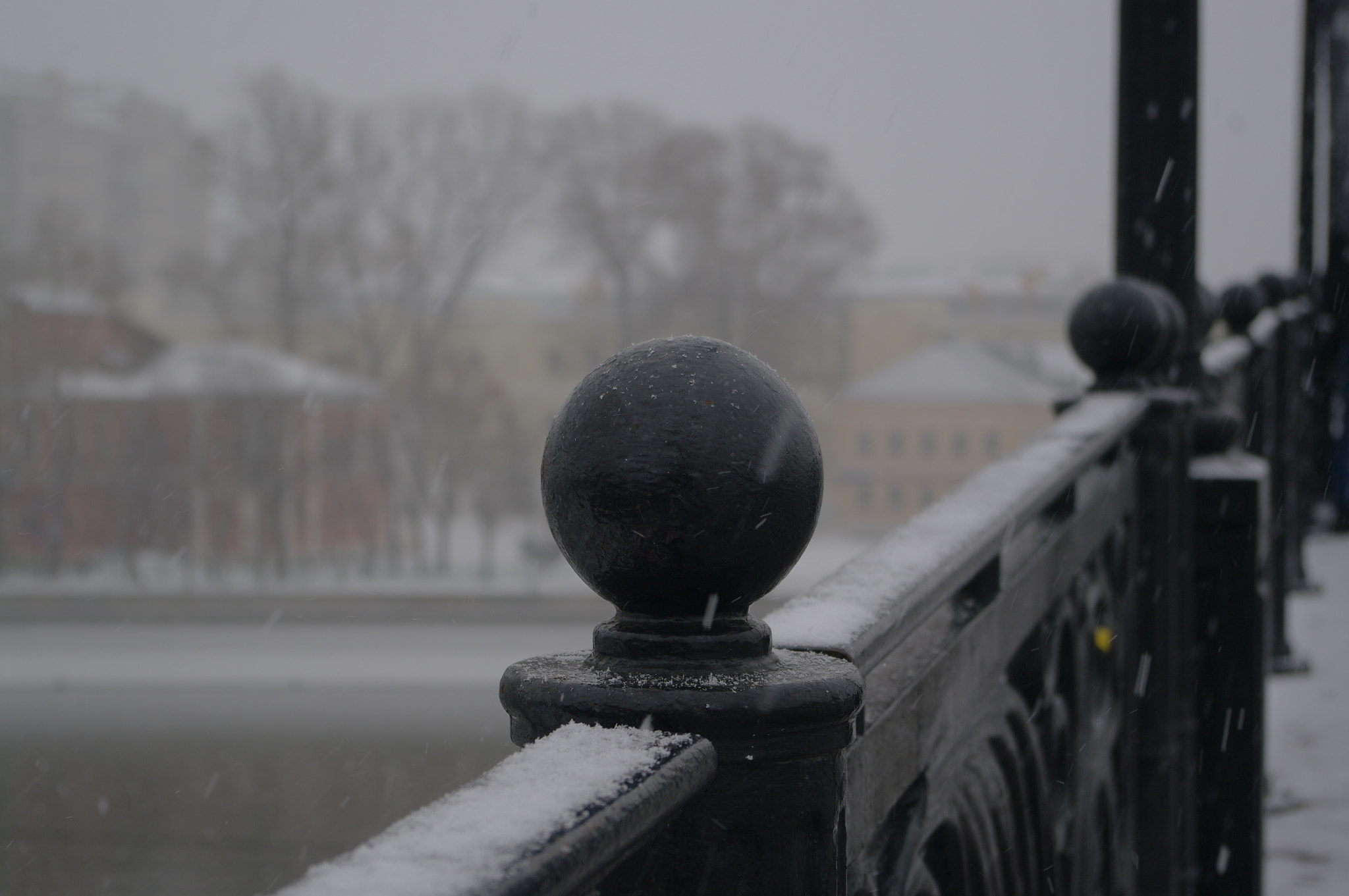 Pentax smc DA 18-55mm F3.5-5.6 ED AL II (IF) sample photo. Ball on the bridge photography