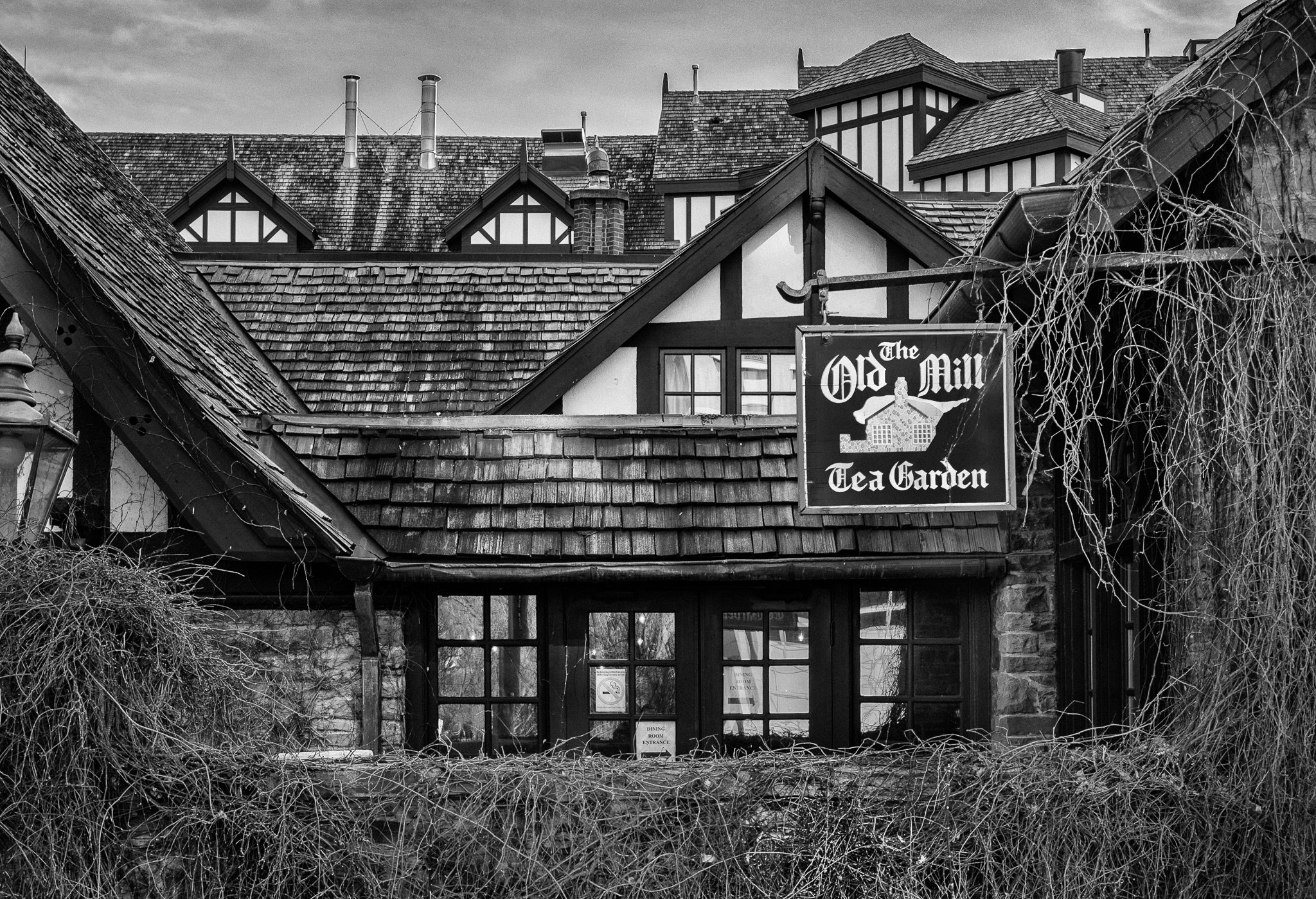 Panasonic Lumix DMC-GX7 sample photo. Old mill toronto - tea garden photography