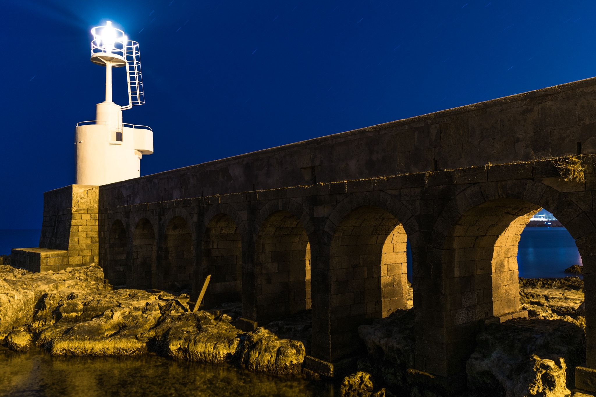 Nikon D5500 + Sigma 17-70mm F2.8-4 DC Macro OS HSM | C sample photo. Lighthouse illuminates my steps photography