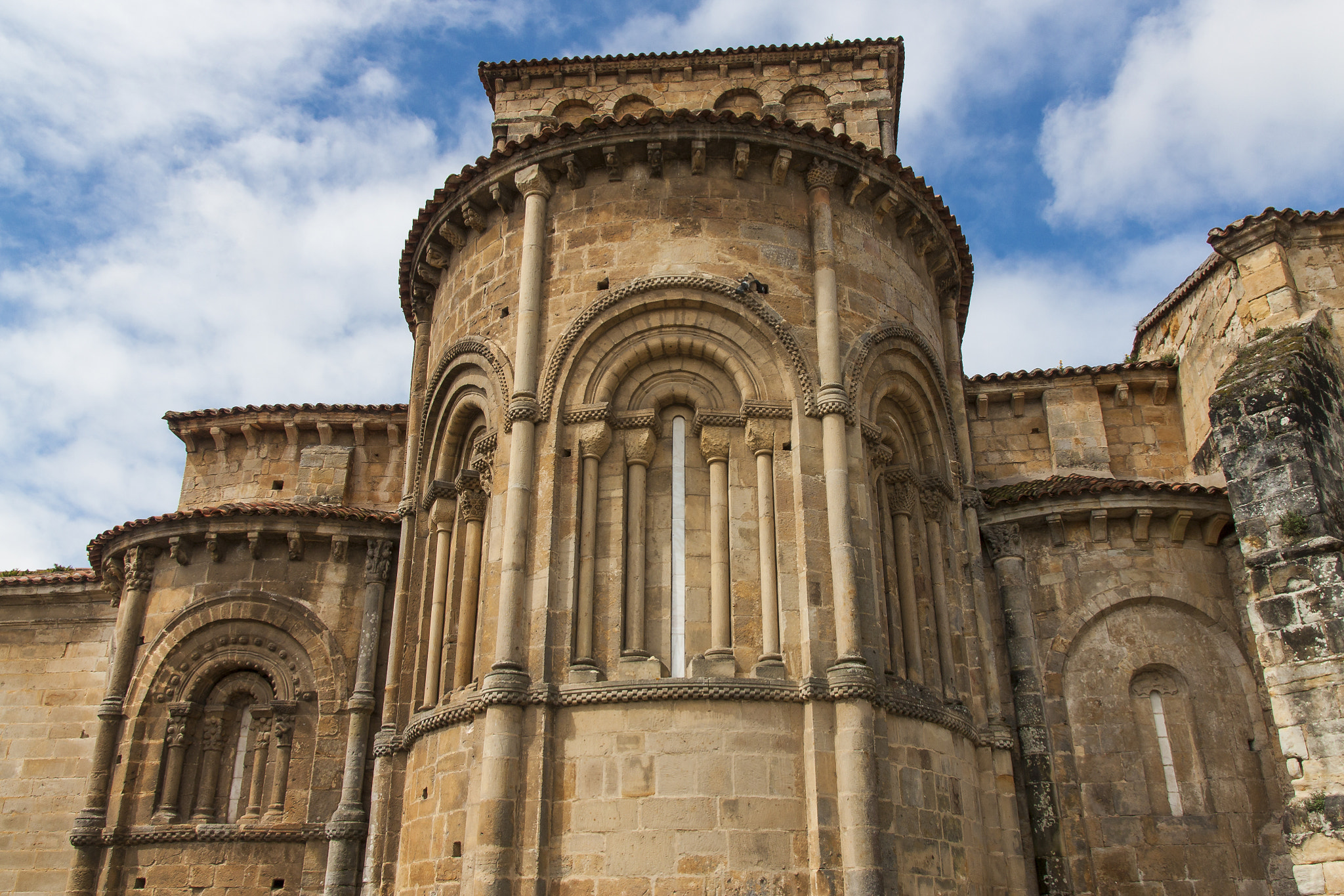 Canon EF-S 17-55mm F2.8 IS USM sample photo. Colegiata santillana del mar photography