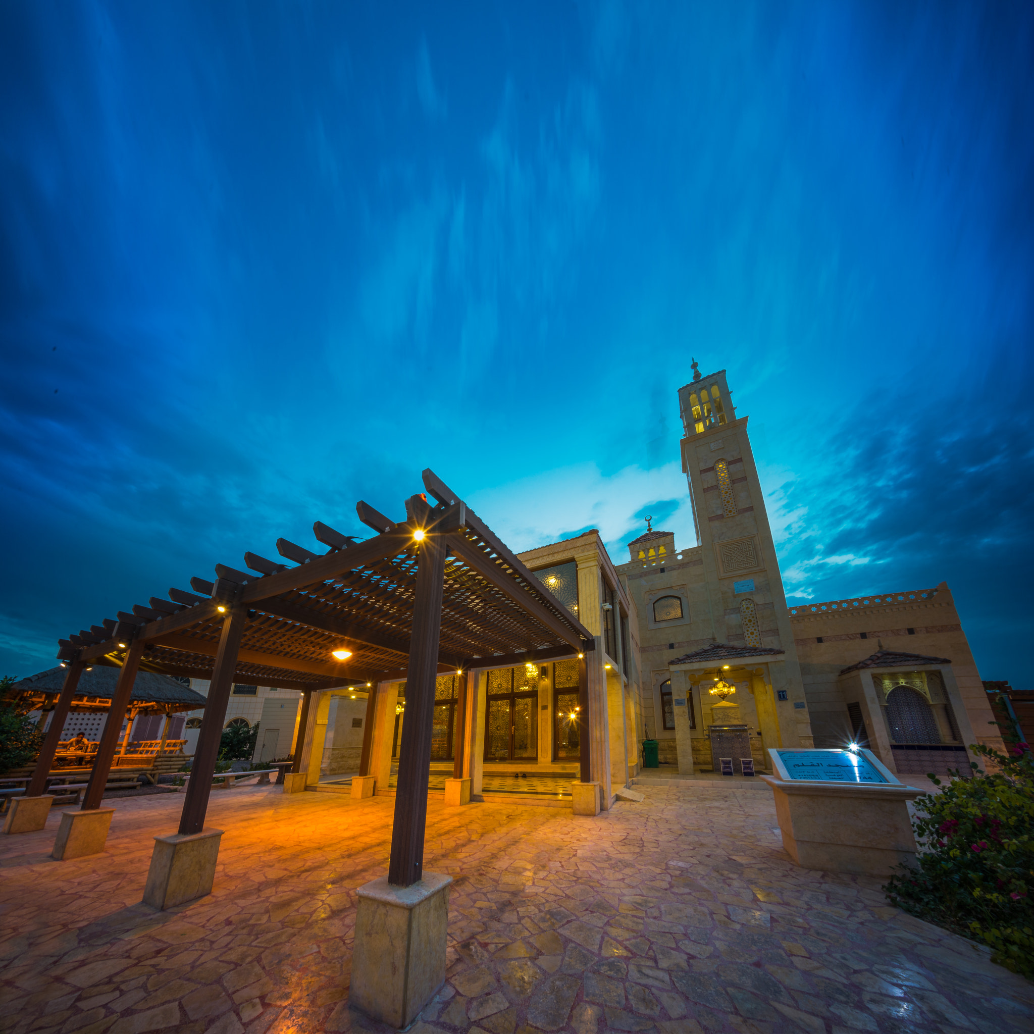 E 10mm F5.6 sample photo. Mosque photography