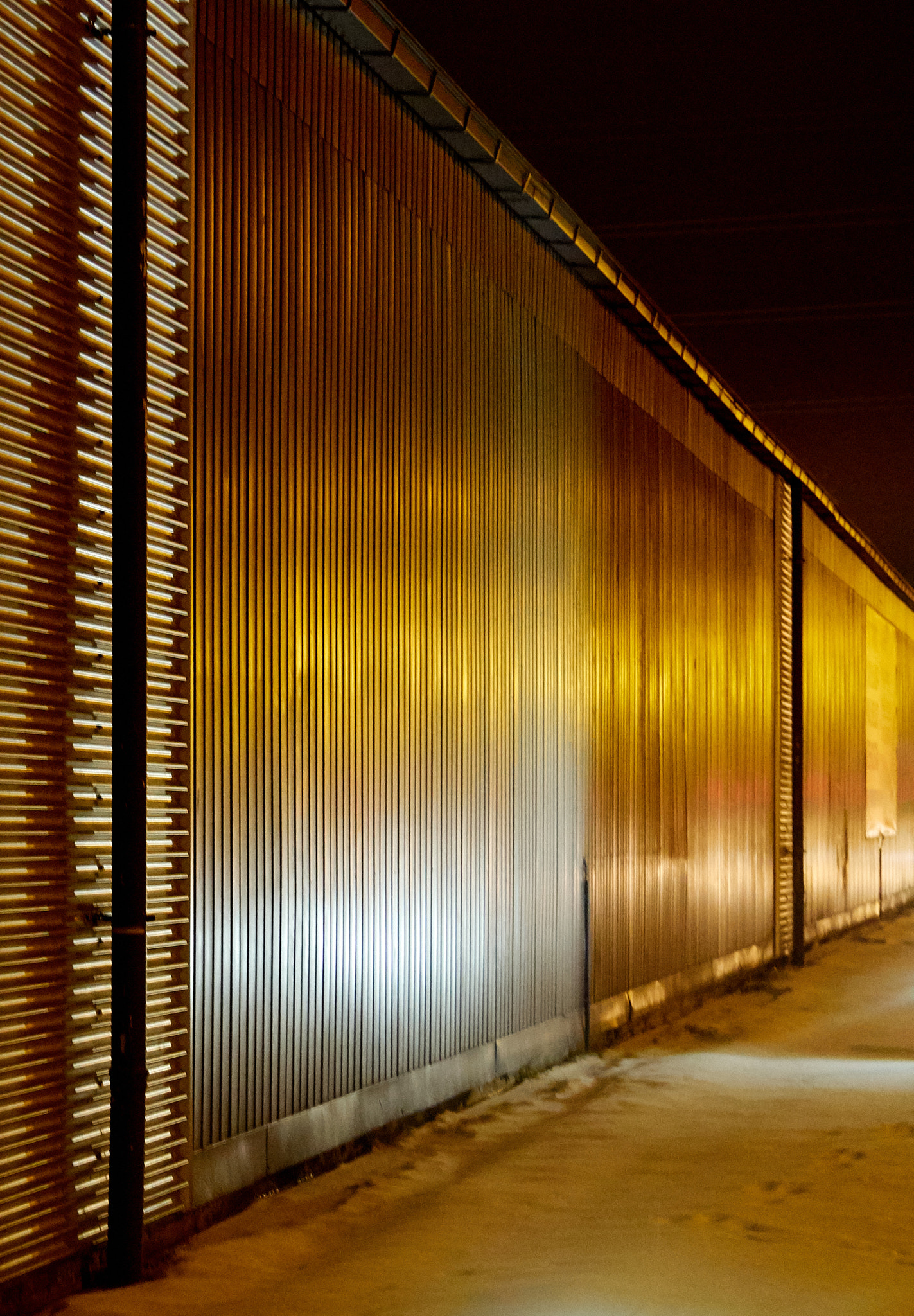 Olympus OM-D E-M5 sample photo. Golden wall photography