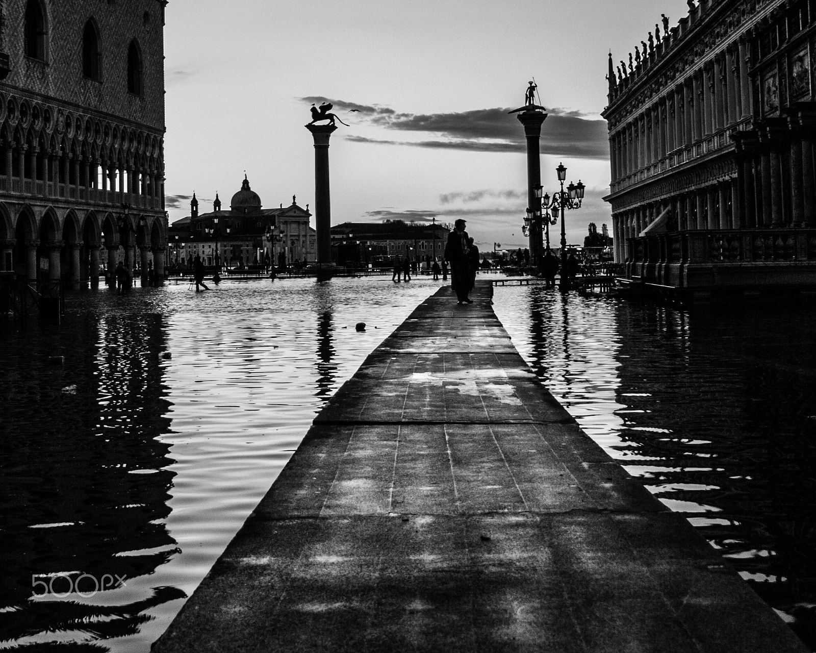 Canon EOS 60D sample photo. Walking over venice photography