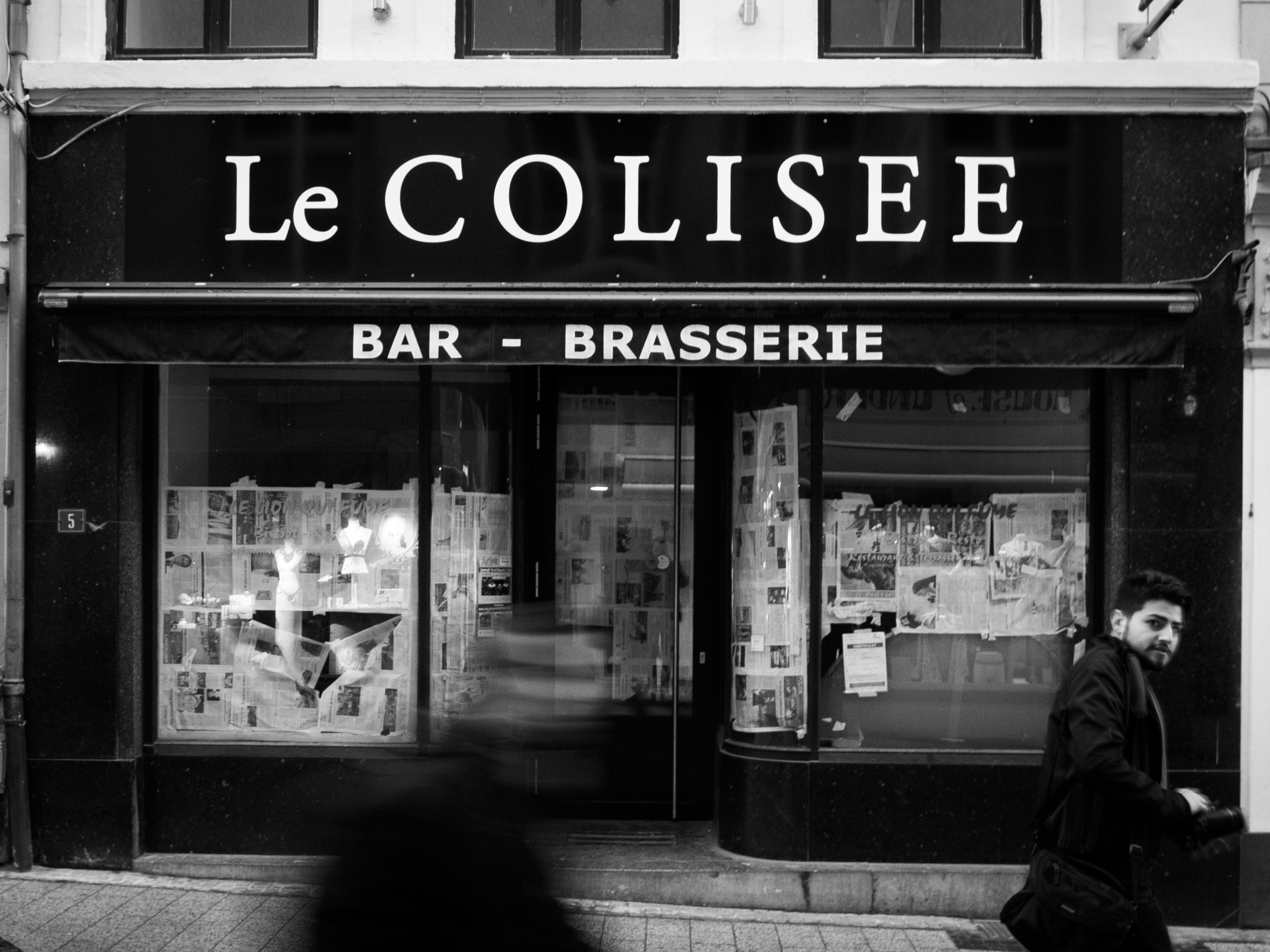 Leica D-LUX 5 sample photo. "brasserie" photography