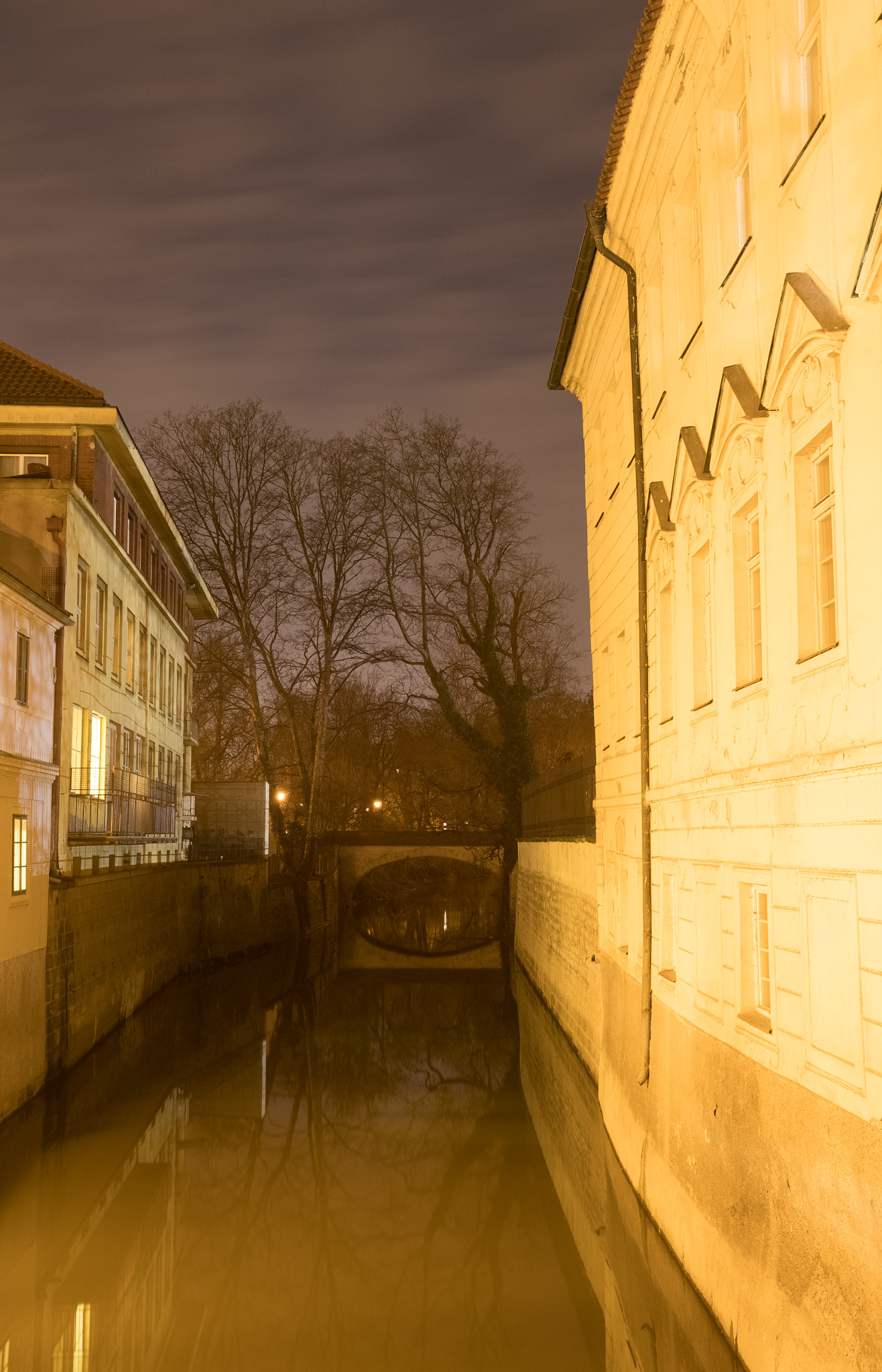 Canon EF 16-35mm F4L IS USM sample photo. Prague - certovka photography