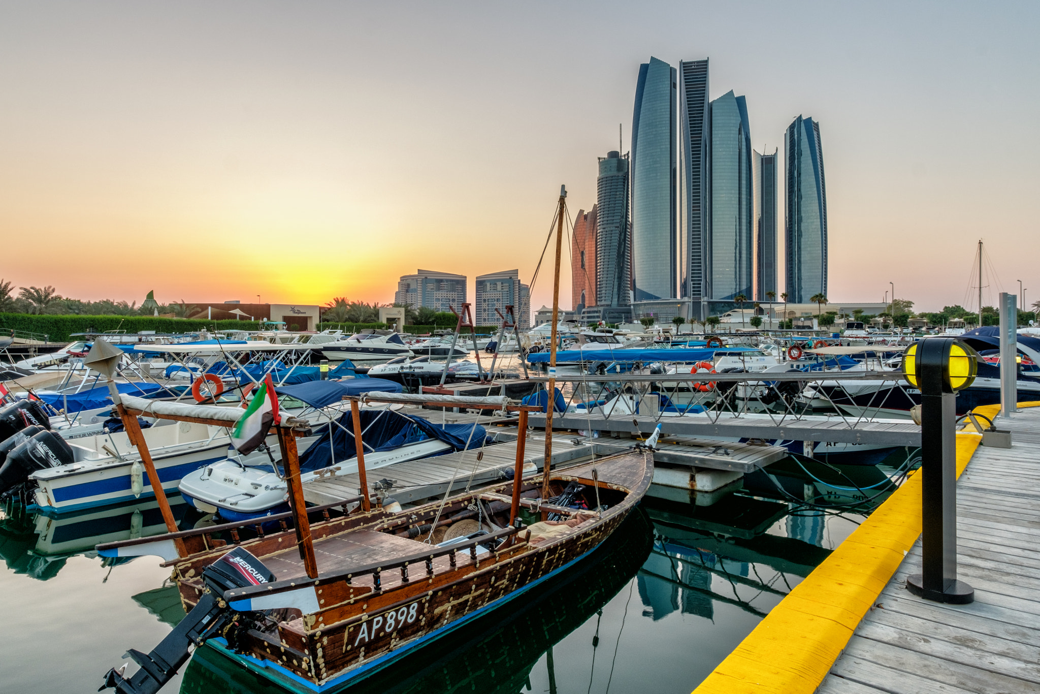 Fujifilm X-Pro2 + Fujifilm XF 10-24mm F4 R OIS sample photo. Etihad tower photography