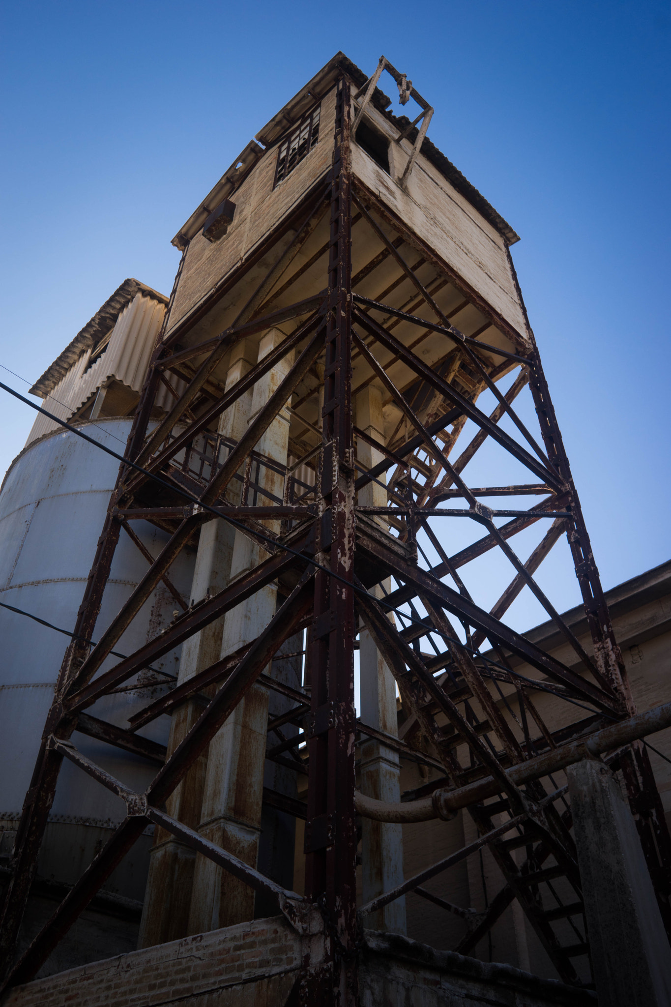 Sony a7 + Sony 28mm F2.8 sample photo. Control tower photography