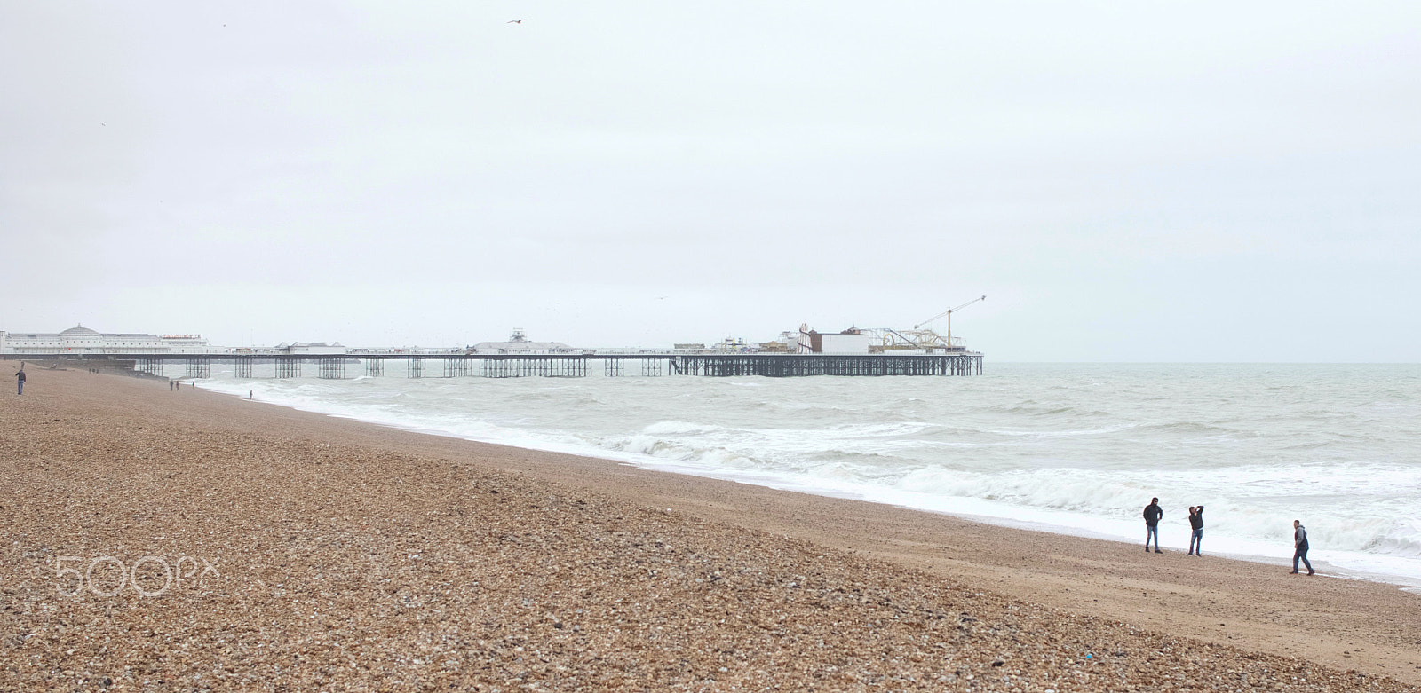 Canon EF-S 24mm F2.8 STM sample photo. Friends_walking_by_brighton_sea.jpg photography