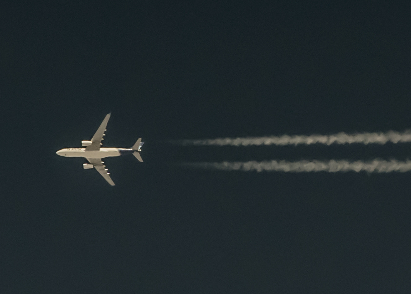 Canon EF 70-200mm F2.8L IS II USM sample photo. Airtransat overhead photography