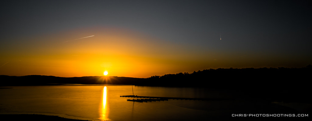 Sony a6300 + Sony Vario-Tessar T* E 16-70mm F4 ZA OSS sample photo. Sunset at the lake photography