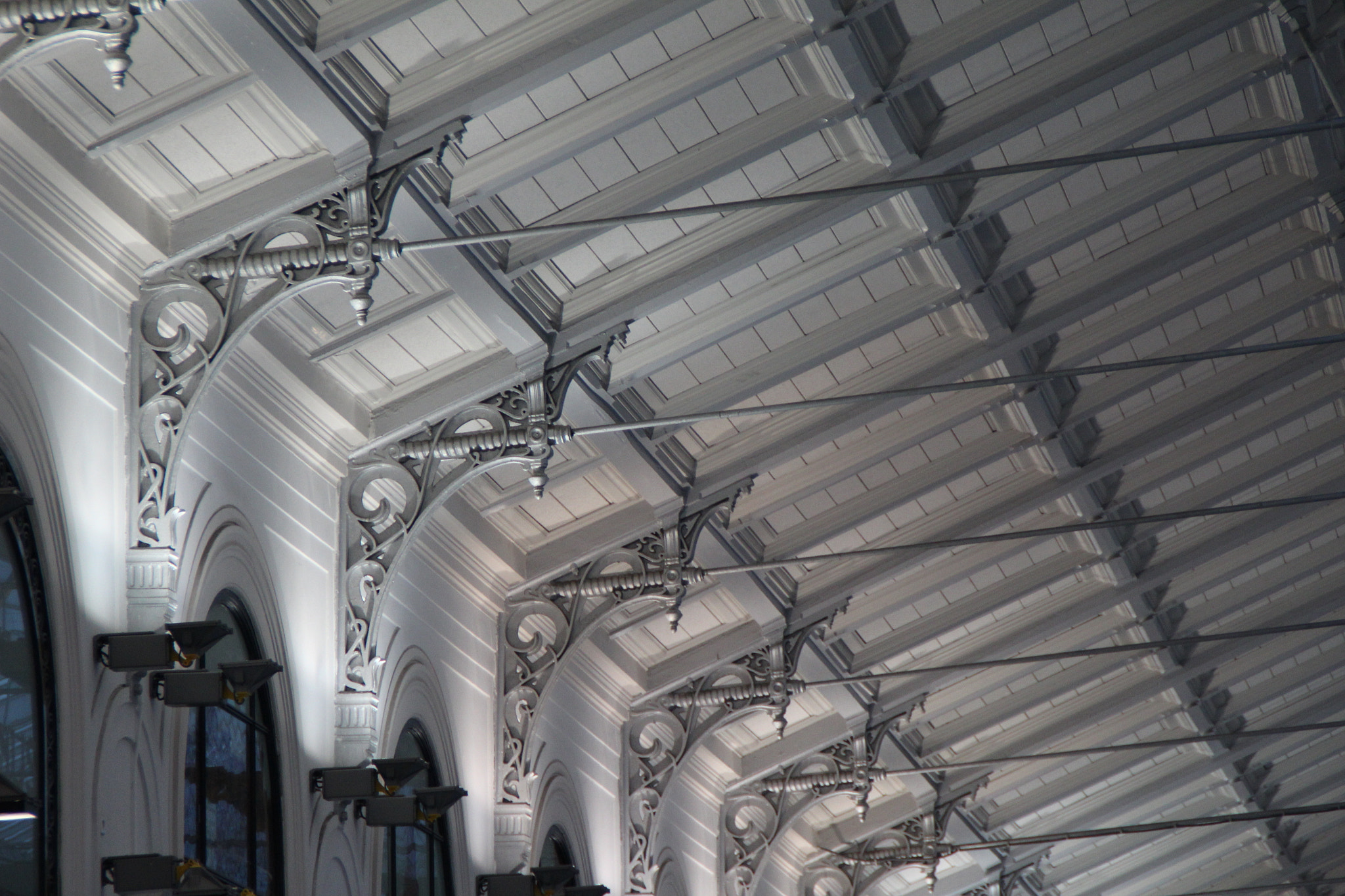 Canon EOS 1200D (EOS Rebel T5 / EOS Kiss X70 / EOS Hi) sample photo. Gare saint lazare, paris photography