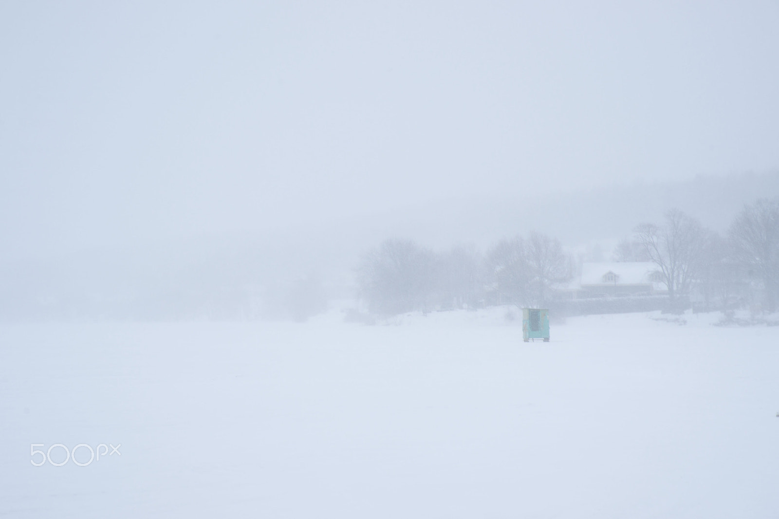 Minolta/Sony AF 24-105mm F3.5-4.5 (D) sample photo. Blizzard on the lake photography