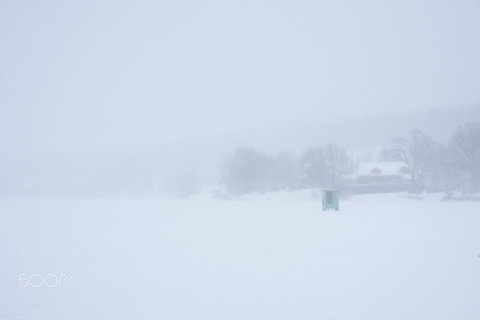Minolta/Sony AF 24-105mm F3.5-4.5 (D) sample photo. Blizzard on the lake photography
